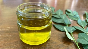 Envase de Botella de Aceite con Extracto de Plantas Verdes, Tapón Impreso Personalizado, Revestimiento de Aluminio para Sellado de Bebidas - Product Image 2