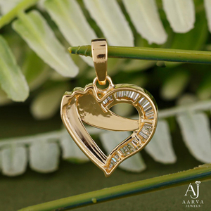AARVA JEWELS Colgante de Corazón de Plata de Ley 925 con Moissanita Baguette Engastada en Bisel, Joyería Unisex Temática de Compromiso Estilo Hiphop - Product Image 4