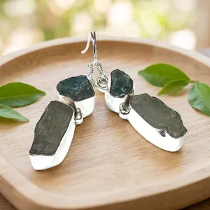 Boucles d'oreilles pendantes en argent sterling 925 avec aigue-marine brute, faites à la main, pierres précieuses naturelles brutes, bijoux bohèmes pour femmes, vente en gros - Product Image 3