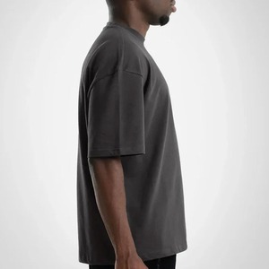 เสื้อยืดคอกลมแขนสั้นสีเทาเข้มทรงปกติสำหรับผู้ชาย ผ้าฝ้ายเจอร์ซีย์ 100% สีพื้นลำลอง ระบายอากาศได้ดี น้ำหนัก 220 กรัม แบบถัก - Product Image 3