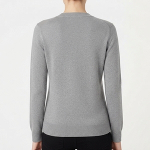 Cardigan en tricot personnalisé OEM ODM pour femme, col en V, gris uni, manches longues, boutons sur le devant, logo brodé, Sororité grecque - Product Image 4