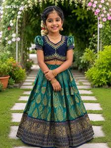 Nuevo conjunto de lehenga de seda con buta tejida con zari y estampado de hojas, blusa con trabajo Magham, disponible para compra en línea en India. - Product Image 6