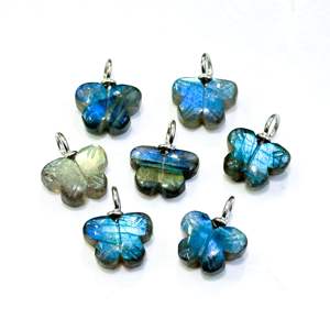 Pendentif Papillon Éclatant en Labradorite, en Argent Sterling 925, Pierre Précieuse de Labradorite Sculptée à la Main, pour la Fabrication de Bijoux en Gros - Product Image 4