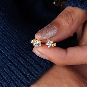 ต่างหูเพชรทรงสตาร์คัท 2 กะรัต ผลิตในห้องปฏิบัติการ ตัวเรือนทองคำขาว 14K ดีไซน์เรียบหรูสำหรับเจ้าสาว - Product Image 2