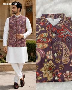 Conjunto de kurta-pantalón blanco de manga larga de satén Malai para uso ocasional y conjunto Koti para hombre con trabajo de lentejuelas posicional. Proveedor mundial. - Product Image 2