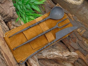 Juego de cubiertos de mesa de acero al carbono OEM/ODM personalizado hecho a mano con cuchillo de chef de hierro de hoja recta y mango ancho negro para uso en cocina - Product Image 2