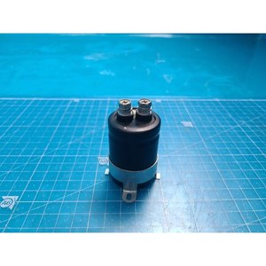 Condensador Electrolítico de Aluminio NIPPON CHEMI-CON 51V808 Usado Como Pieza de Repuesto para Equipos de Semiconductores - Product Image 1