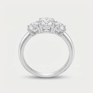 Bague de fiançailles en or blanc 14 carats avec trois diamants ovales de 1,92 carats de poids total, cultivés en laboratoire, EF VVS, pour femmes - Product Image 3