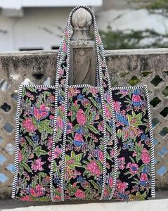 Bolso de Hombro Acolchado de Algodón Estampado Premium con Costuras Duraderas y Aspecto Moderno - Product Image 3
