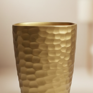 Jarrón de Flores Dorado Estilo Europeo con Diseño Martillado, Base Creativa, Maceta Decorativa para Oficina, Escritorio y Decoración de Interiores de Lujo - Product Image 4