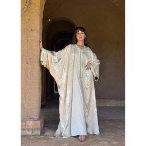 Kaftan traditionnel deux pièces coupe droite longueur ras du sol en soie irisée, col en V, pièce maîtresse hiver-été entièrement finie - Product Image 4