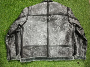 Veste bomber premium en cuir véritable, col en fausse fourrure, style élégant, toucher doux, haute qualité, coupe ajustée, personnalisable. - Product Image 3