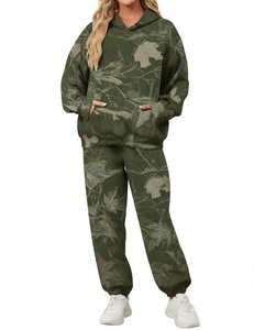 Conjunto de sudadera de forro polar de 2 piezas para mujer, con estampado de letras verdes, con capucha, ajuste holgado, informal, térmico, de manga larga, hasta la rodilla, para otoño - Product Image 1