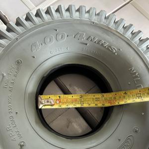 Pneu gris Cheng Shin 4.00-4 C248 4PR avec jante de 4 pouces et chambre à <span class=keywords><strong>air</strong></span> de 2.15 pouces pour motoculteurs, tondeuses à gazon, scooters de mobilité, chariots et chariots à main - Product Image 4