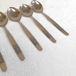 Ensemble de couverts en acier miroir avec manche martelé, design moderne, finition polie miroir pour usage hôtelier et restaurant, commande minimum de 10 pièces - Product Image 4