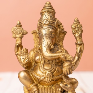 Estatua de Lord Ganesha de latón dorado hecha a mano, escultura de Dios hindú para habitación Pooja y decoración del hogar para ocasiones de cumpleaños - Product Image 3