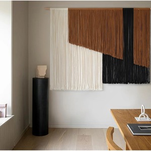 Elegante tapiz de macramé grande de tres tonos para decoración de pared, centro de mesa, dormitorio, sala de estar y decoración única de inspiración bohemia de la India. - Product Image 3