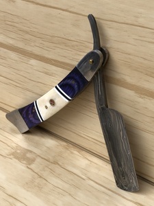 Navaja de Afeitar Recta de Acero de Damasco Hecha a Mano y Personalizada para Afeitado en Húmedo - Product Image 5