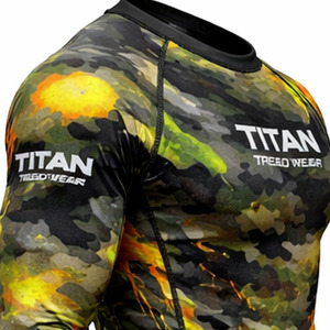 เสื้อแรชการ์ดสำหรับผู้ชายและผู้หญิง - น้ำหนักเบา ระบายอากาศได้ดี ยืดหยุ่นได้ ผลิตจากผ้าสแปนเด็กซ์/โพลีเอสเตอร์ ป้องกันรังสียูวี แห้งเร็ว ด้านหน้าเป็นผ้าแห้งเร็ว - Product Image 5