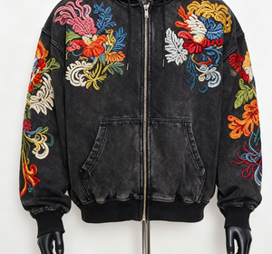 Sudadera moderna con bordados finos, construcción cómoda y versatilidad para el día a día. - Product Image 5