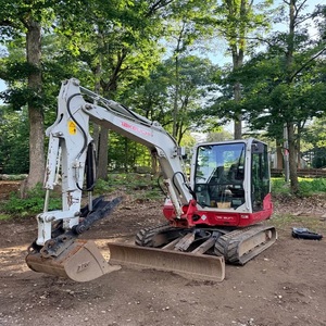 Mini-excavatrice Takeuchi TB240 haute performance avec une puissante capacité d'excavation, des composants durables et un système hydraulique fluide - Product Image 5