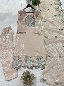 ชุดงานเลี้ยงดีไซน์เนอร์อินเดีย-ปากีสถาน คอลเลคชั่นใหม่ ผ้าไหม ชุดเสื้อ-ผ้าคลุมไหล่-กางเกง ตัดเย็บสำเร็จ ยืดหยุ่นได้ ใส่ได้สองด้าน - Product Image 6