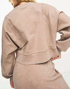 Conjunto de sudadera corta beige para mujer y pantalones cargo anchos a juego, conjunto de dos piezas de ropa informal de felpa gruesa de primera calidad - Product Image 4