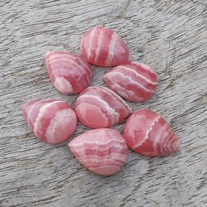 Cabochon de rhodochrosite naturelle, forme poire, dos plat, calibré, pierre précieuse rose - Product Image 1