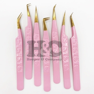 แหนบต่อขนตาแบบมืออาชีพ ยี่ห้อ New Hooper รุ่นปลายสีม่วง ดีไซน์ยั่งยืน ป้องกันแม่เหล็ก ผลิตจากสแตนเลสสตีล พร้อมโลโก้ Mink - Product Image 5