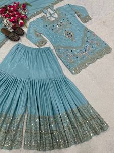Ensemble de robe traditionnelle indienne pakistanaise bleu clair brodée pour femmes avec travail de sequins floraux, coupe régulière, longueur midi - Product Image 3