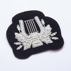 Badges brodés à la main en fil de bullion de haute qualité, tendance, avec épingle de sûreté, logo personnalisé, service OEM/ODM, couleurs et designs personnalisables - Product Image 5