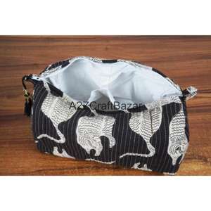 Juego de Tres Bolsas Acolchadas de Algodón con Estampado Floral para Organización Elegante de Cosméticos y Viajes, Juego de Bolsas de Maquillaje con Estampado Floral - Product Image 5