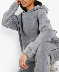 Ensemble de survêtement unisexe en polyester, comprenant un sweat à capuche imprimé et un pantalon de jogging coupe-vent, design uni délavé à l'acide, vente en gros - Product Image 4