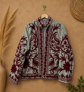 Sophistication intemporelle, veste élégante en velours gris brodée à la main pour femmes, art populaire suzani floral bordeaux, manteau bohème pour femmes - Product Image 2