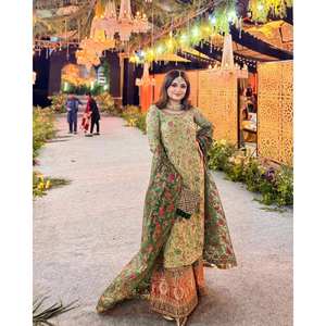 Magnifique ensemble haut et bas en organza brodé à motif floral, fait main, taille XL, taille naturelle, idéal pour les fêtes, avec dupatta incluse - Product Image 4