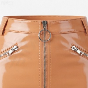 Jupe crayon mini en similicuir PU taille haute pour femme, brillante, avec fermeture éclair avant, couleur unie, style club sexy, toutes saisons - Product Image 4