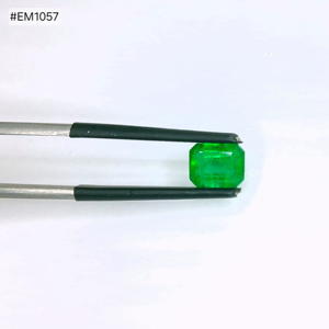 Esmeralda Zambiana de Forma Octogonal de 1.64ct, Gema Suelta Premium, Brillo Verde Intenso, Acabado Superior para Joyería y Creación de Colgantes - Product Image 1