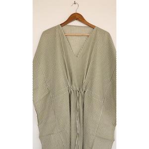 Vestido Maxi Kaftan Boho Chic con Estampado de Rayas Verdes, Cuello en V, Corte Holgado, Algodón, Casual, Verano, para Mujer - Product Image 4