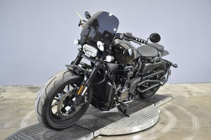 มอเตอร์ไซค์ครุยเซอร์รุ่นใหม่ Sportster S สีดำ Vivid Black ของแท้จากสหรัฐอเมริกา ขนาด 1000-1500 ซีซี ความเร็วสูงสุด >80 กม./ชม. พร้อมส่งฟรี - Product Image 3