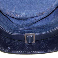 Gorra Kepi Clásica Vintage Hecha a Medida con Logotipo Metálico Bordado, Cómoda, Suave y Ajustable