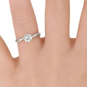 Bague de fiançailles élégante en or 10K avec motif torsadé et diamant (naturel), personnalisable avec une pierre centrale ronde ou de taille fantaisie, OEM - Product Image 3