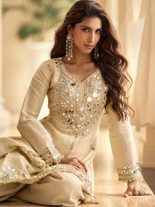 ชุดส่าหรีปักลายดีไซเนอร์ ผ้าไหมวิชิตร้า ประดับกระจกแท้ ดีไซน์หรูหราแบบอินเดียดั้งเดิม สำหรับทุกฤดูกาล แห้งเร็ว เหมาะสำหรับงานปาร์ตี้สำหรับผู้หญิง - Product Image 3