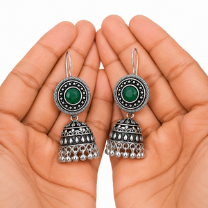 Fournisseur en gros Boucles d'oreilles Jhumka en argent oxydé avec pierre verte, faites à la main, style bohème tribal ethnique, bijoux de déclaration, cadeau pour femme - Product Image 4