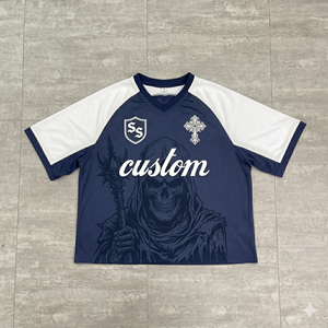 เสื้อฟุตบอลผ้าโพลีเอสเตอร์ระบายอากาศดี พิมพ์ลายสกรีน สไตล์ฮิปฮอปสุดหรู พร้อมโลโก้แบบกำหนดเอง คอเสื้อแบบแร็กแลน สีสันตัดกัน - Product Image 2
