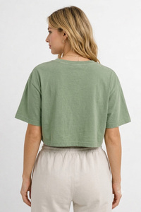 Haut court ample en coton tricoté vert sauge avec logo personnalisé en patch chenille, col rond classique, épaules tombantes, pour femme - Product Image 2