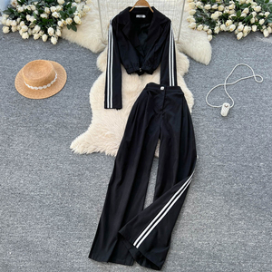 Conjunto Deportivo de 2 Piezas para Mujer, Top Corto a Rayas con Bloques de Color Sólido y Pantalones Deportivos de Manga Larga para Otoño e Invierno - Product Image 5