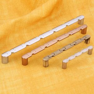 Poignée de porte d'armoire de cuisine de luxe au design moderne en laiton brossé poli - Product Image 3