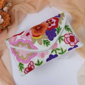 Bolso Rectangular Bordado con Cuentas y Flores, Hecho a Mano, con Correa Blanca para Fiestas - Product Image 4