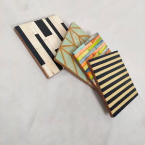 แผ่นรองแก้วไม้พรีเมียม ดีไซน์สั่งทำฟรี (ไม้และเรซิ่น) ทนทานยาวนาน เป็นมิตรกับสิ่งแวดล้อม เหมาะสำหรับใช้ในบ้านและสำนักงาน - Product Image 1