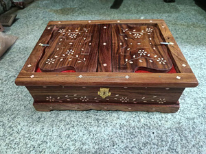 Boîte-cadeau naturelle en bois d'acacia massif faite à la main sur mesure en carton de rangement en bois avec finition artisanale personnalisée pour organisateur de bureau - Product Image 3